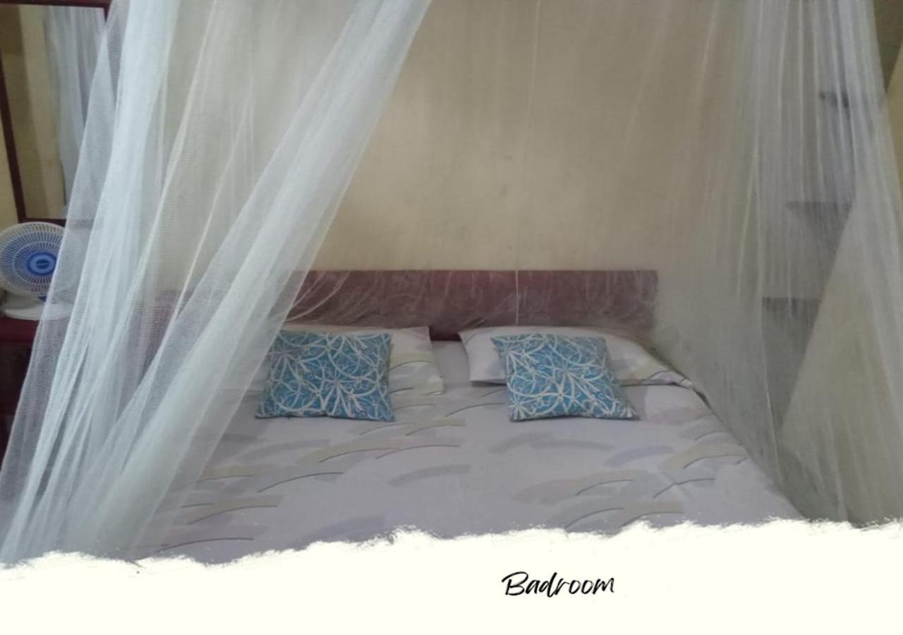 Heiner Homestay Bunaken Exteriör bild