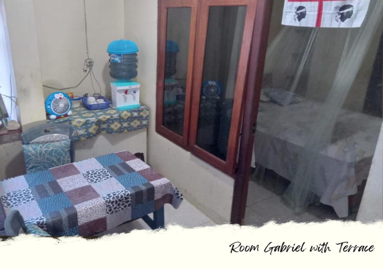 Heiner Homestay Bunaken Exteriör bild